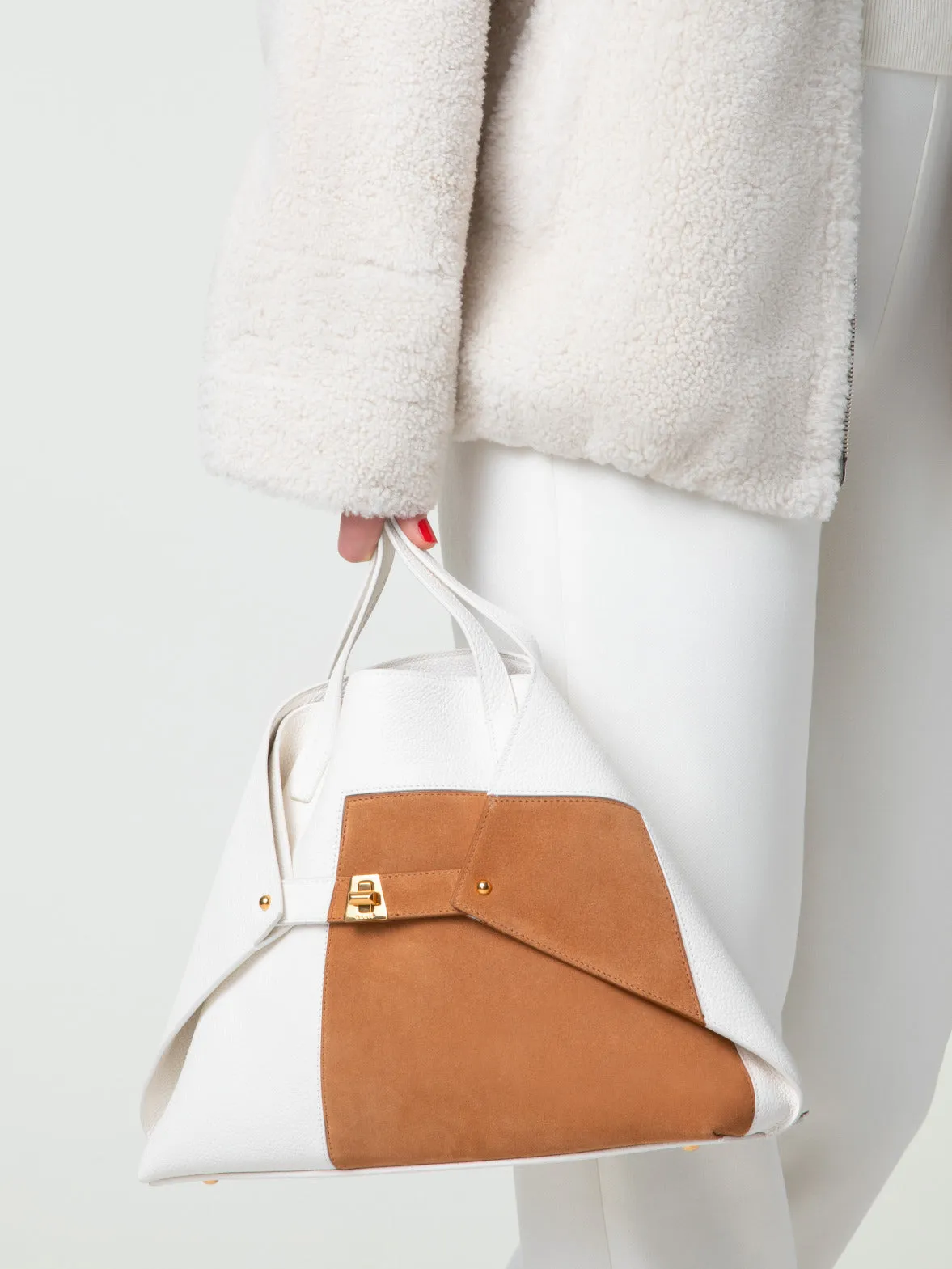 Ai Small Shoulder Tote