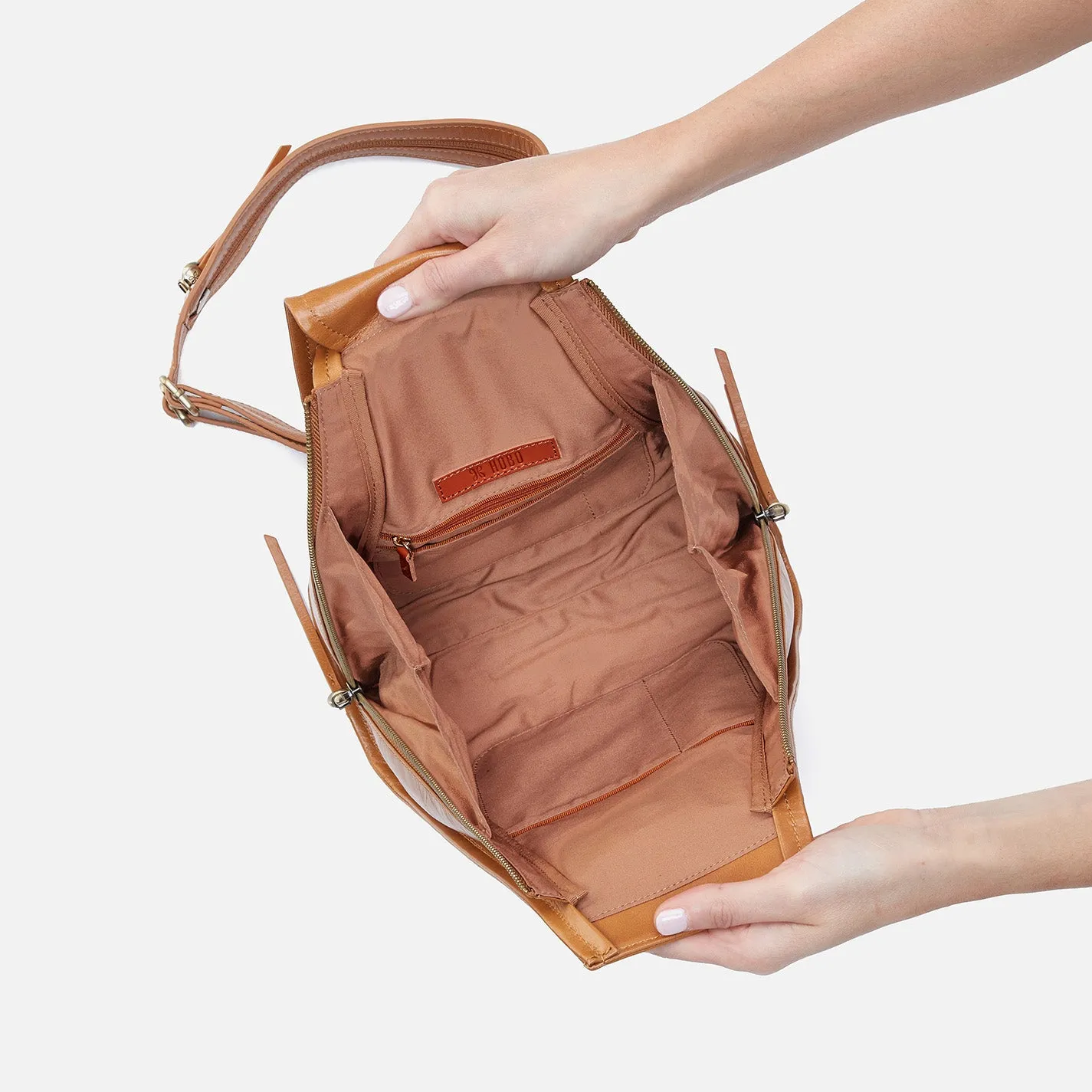 Betta Backpack In Polished Leather - Natural